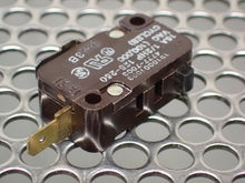 Load image into Gallery viewer, McGill 1910001003 4777-7003 Snap Switch 15A 1/2HP 125-250VAC New (Lot of 10)
