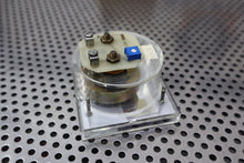 Load image into Gallery viewer, D-915219YB 7028 040-03 500UA-FS DEW/FROST POINT Meter New Old Stock
