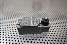 Load image into Gallery viewer, Allen Bradley 802T-C Ser D Oiltight Limit Switch W/ Z-13956 Operating Head Used

