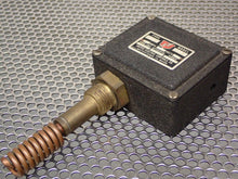 Load image into Gallery viewer, United Electric Type C7 Model 4064 3 Pressure Switch 1A 24VDC Used (Lot of 2)
