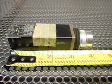 Load image into Gallery viewer, Allen Bradley 800MR-N31Q Ser A Keyed Selector Switch W/ 800M-XA Ser B Contact
