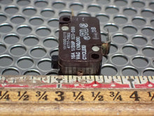 Load image into Gallery viewer, McGill 1910001003 4777-7003 Snap Switch 15A 1/2HP 125-250VAC New (Lot of 10)
