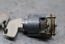 Load image into Gallery viewer, TEC ZG01 Lock Switch With Keys New Old Stock (Lot of 5) See All Pictures
