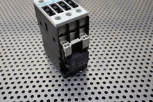 Load image into Gallery viewer, Siemens 3RT1023-3B..0 G/110905 E05 35A 600VAC DC24V Coil &amp; 3RT1926-1ES00 Used
