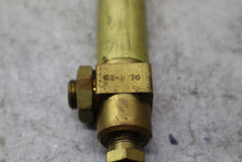 Load image into Gallery viewer, Clippard CS-1770 R7 Brass Flow Control Valve Used With Warranty
