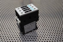 Load image into Gallery viewer, Siemens 3RT1023-3B..0 G/110905 E05 35A 600VAC DC24V Coil &amp; 3RT1926-1ES00 Used
