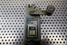 Load image into Gallery viewer, Square D 9007-AW18 Ser C Limit Switch Used With Warranty See All Pictures
