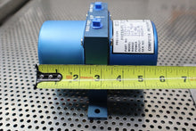 Load image into Gallery viewer, CIC 5525-0-5-&quot;H20D 5525D 0-5 &quot;H20D 28VDC 4-20MA Pressure Transmitter New

