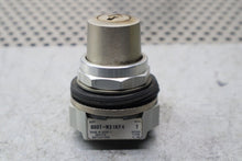 Load image into Gallery viewer, Allen Bradley 800T-N31KF4 Ser T Selector Switch (No Key) Used With Warranty
