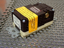 Load image into Gallery viewer, Hubbell LR65045 20A 125V 60Hz GFCI Dual Receptacle New No Box
