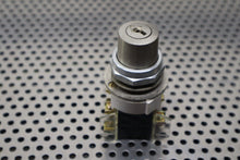 Load image into Gallery viewer, Allen Bradley 800T-H33 Ser T Keyed Selector Switches Used W/ Warranty (No Keys)
