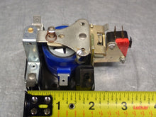 Load image into Gallery viewer, 9425-7201 Rev E Relay W/ V3-1153-D8 1A 125VAC Switch New Old Stock
