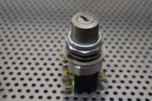 Load image into Gallery viewer, Allen Bradley 800T-H33 Ser T Keyed Selector Switches Used W/ Warranty (No Keys)

