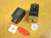 Load image into Gallery viewer, Burket US10589 Solenoid Valve 12VDC 174 PSI W/ 00137943 Cable Plug 250V 6A New
