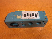 Load image into Gallery viewer, Mac Valves MM-P2A-231A Solenoid Valve Base Gently Used

