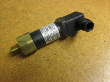 Load image into Gallery viewer, Barksdale 96210-BB4-S0008 5A 125/250 VAC 1/4&quot;NPT Pressure Switch New Old Stock
