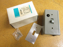 Load image into Gallery viewer, Siemens SMF FG1 Manual Starter 1 Pole Toggle Switch 277VAC 1HP New (Lot of 2)
