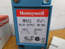 Load image into Gallery viewer, Honeywell MPV11 Amplifier Base Relay Output 6A 120VAC 50/60Hz New

