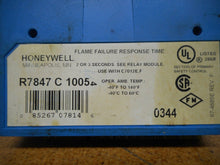 Load image into Gallery viewer, Honeywell R7847C1005 Dynamic Self-Check Rect. Flame Amplifier Used With Warranty
