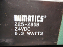Load image into Gallery viewer, Numatics (4) 081SS400M &amp; (3) 081SS400M000061 Solenoid Valves (14) 225-285B Coils
