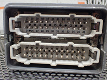 Load image into Gallery viewer, Thomas &amp; Betts (2) MS 224B Male Connectors 16A 600V With 57696 Housing Used
