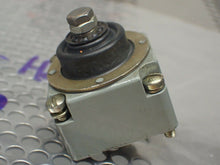 Load image into Gallery viewer, Cutler-Hammer E50DT2 Ser A1 Operating Head Only (For Limit Switch) Used Warranty
