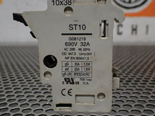 Load image into Gallery viewer, Ferraz ST10 G081219 FUSE BLOCK 32AMP 1POLE 690V With CC-Tron FNQ-R-1/2 Fuse
