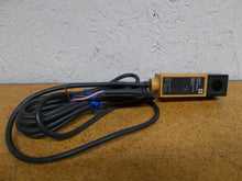 Load image into Gallery viewer, Omron E3S-5LB41 Photoelectric Sensor Switch 12-24VDC New
