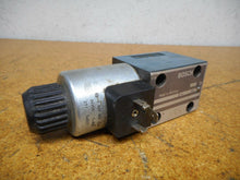 Load image into Gallery viewer, BOSCH 0810091245 Directional Control Valve Pmax 315 bar &amp; 1837001221 Coil 24VDC
