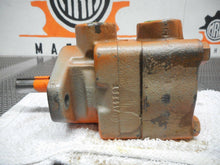 Load image into Gallery viewer, Vickers 221035-1C13 Hydraulic Motor 168417 3/4&quot; Shaft Diameter Used W/ Warranty
