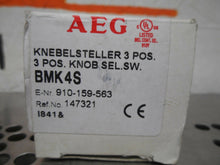 Load image into Gallery viewer, AEG BMK4S 910-159-563 KNEBELSTELLER  3 Position Selector Switch New (Lot of 2)
