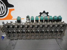 Load image into Gallery viewer, Numatics (5) 081SS400M &amp; (4) 081SS400M000061 Solenoid Valves With Flexiblok Base - MRM Machine
