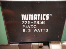 Load image into Gallery viewer, Numatics (2) 081SS400M000061 Solenoid Valves &amp; (1) 081RQ100J (1) 081RS100J000000
