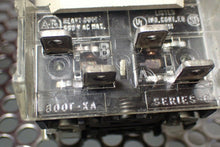 Load image into Gallery viewer, Allen Bradley 800T-N2KF4 Ser N Selector Switch (2) 800T-XA Ser C Contact Blocks
