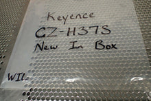 Load image into Gallery viewer, Keyence CZ-H37S Fiber Amplifier Sensor New In Box See All Pictures
